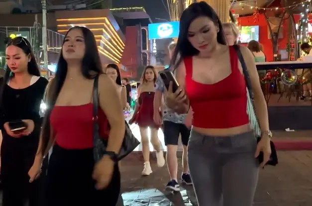 夜上海论坛:行业人脉与设备信息交汇的深夜情报站